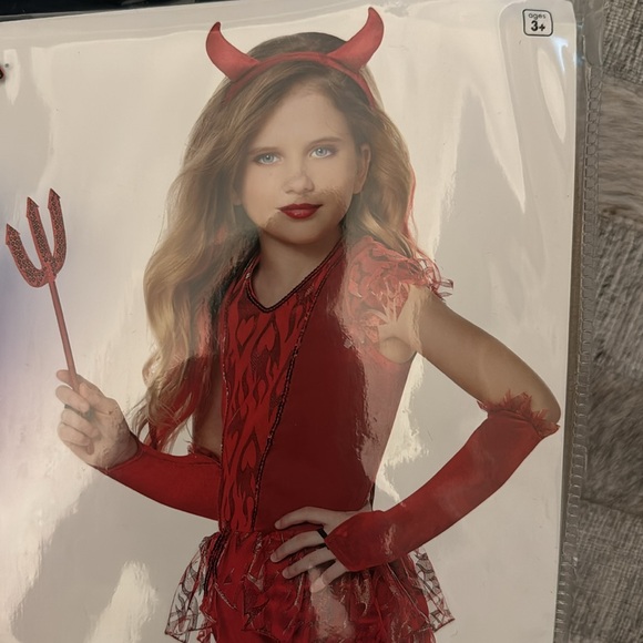 Girls devil diva costume . Halloween - Picture 2 of 4